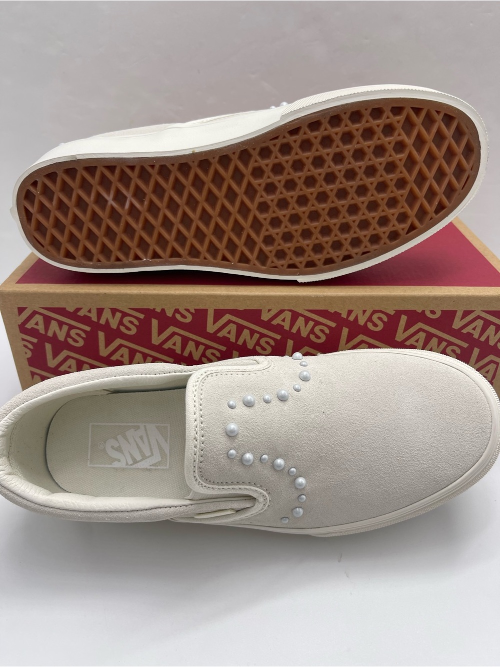 Vans WMNS Classic Slip-On Platform
Pearls Marshmallow
VN000EA9CCZ Sneakers - Picture 3 of 16